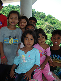 Thail�ndische Kinder am Aussichtspunkt im S�den von Phuket
