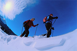 Als Familie in der Bayern Urlaub machen und Ski fahren